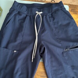 Fabletics Women’s Navy Scrub Jogger Pants